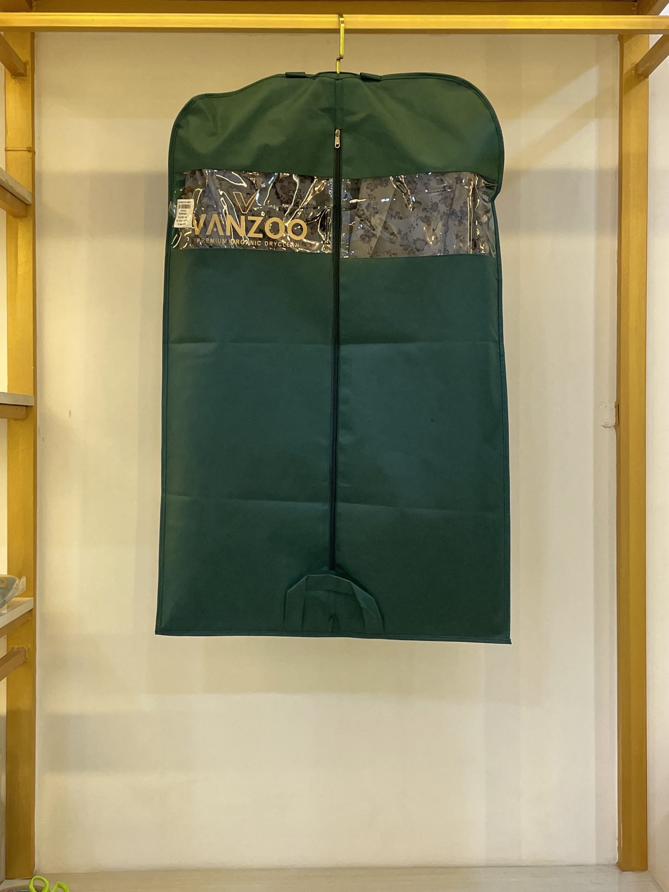Vanzoo green garment cover with a clear window